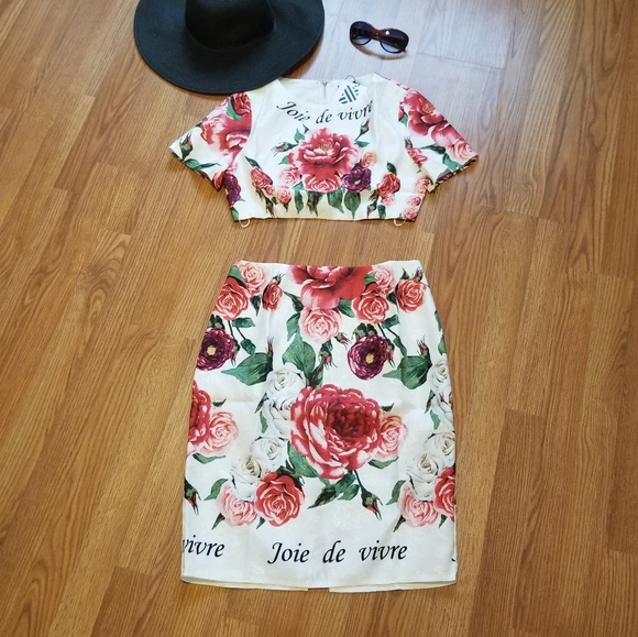 "Joie de Vivre" 💐 Floral Skirt & Crop Top Set - Picture 5 of 8